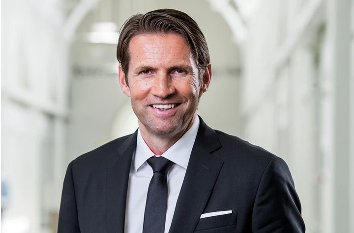 Jimmy Maymann giver formandsdepechen på TV 2 videre